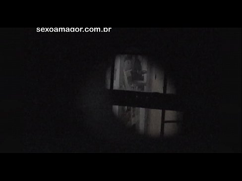 ❤️ Rubia es grabada en secreto por un voyeur del barrio escondido detrás de unos ladrillos huecos ❤❌  Sexo en es.28films.ru ❌️